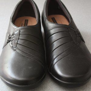 Clarks NWT Black Leather Everlay Iris women's 9.5WIDE Shoes